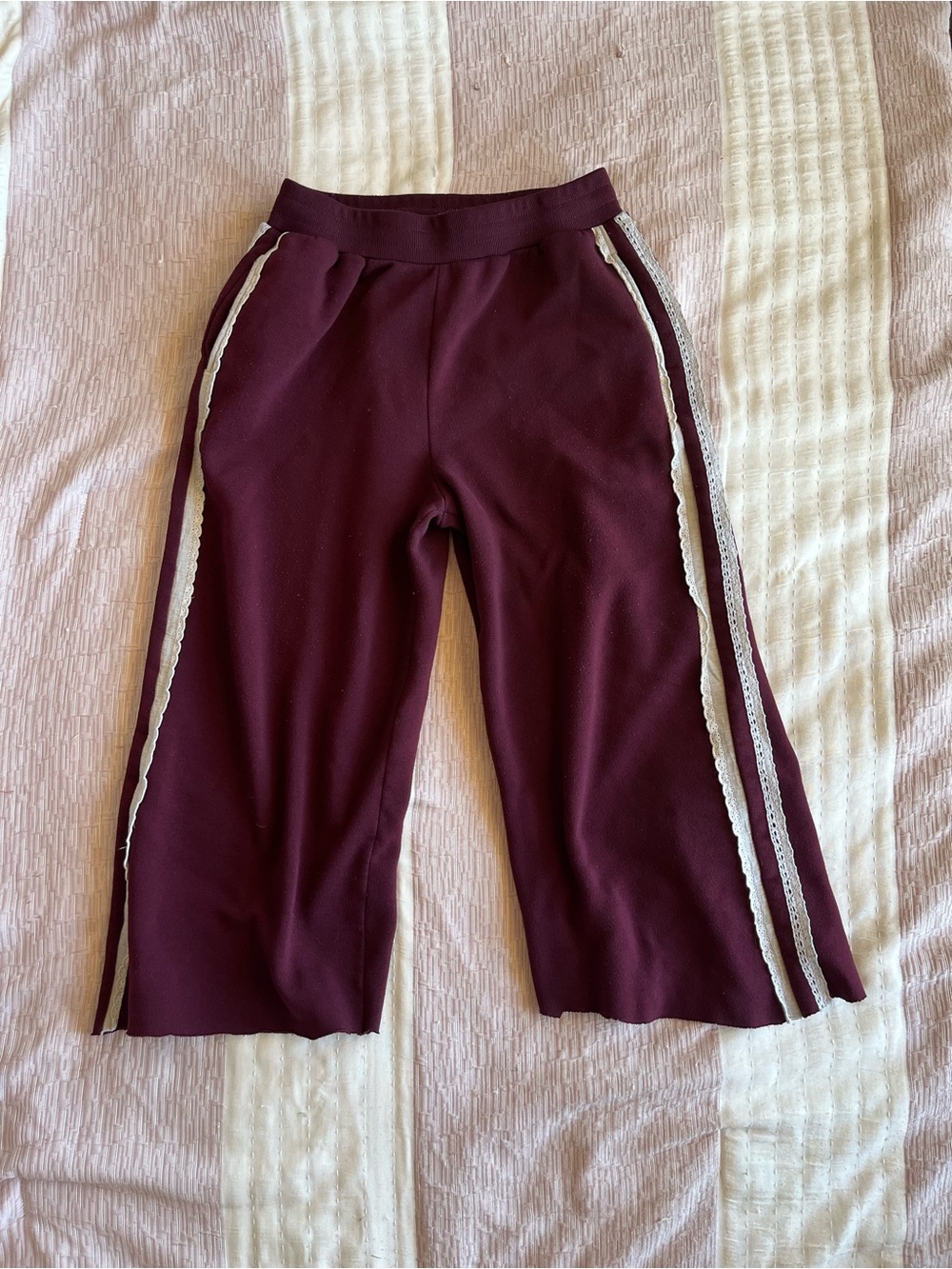Y2K 2000s style Burgundy Capri Wide legged pants White lace stripped Size Large